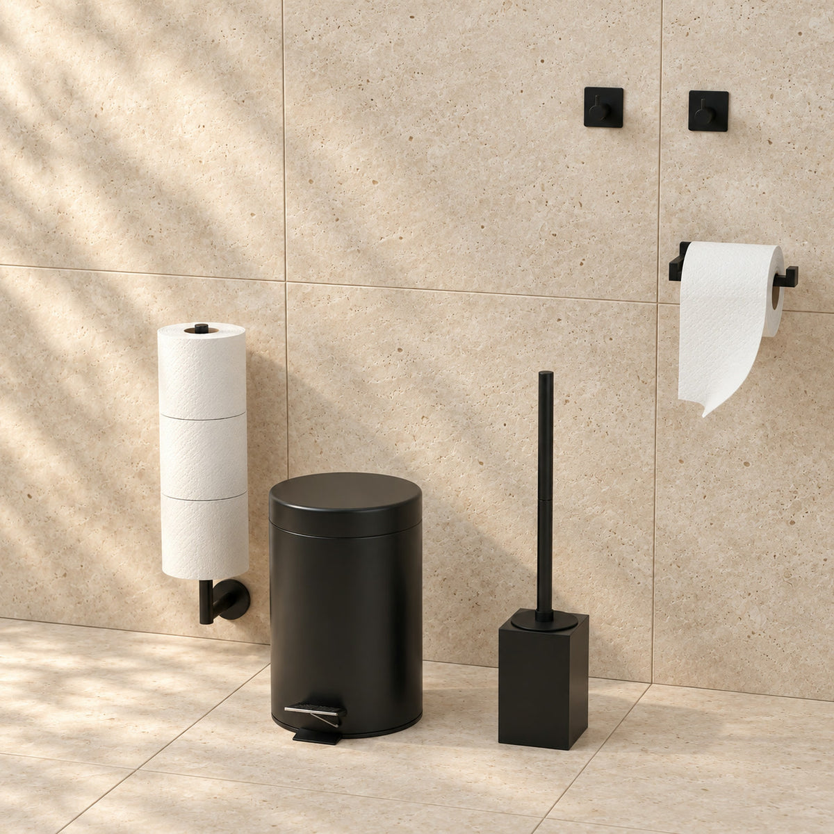 5-teiliges Schwarzes Eckiges Toilettenset - Wandmontierter Toilettenpapierhalter für 3 Rollen & Extra Dünner Selbstklebender Toilettenpapierhalter - WC-Bürstenhalter, Mülleimer & Wandhaken