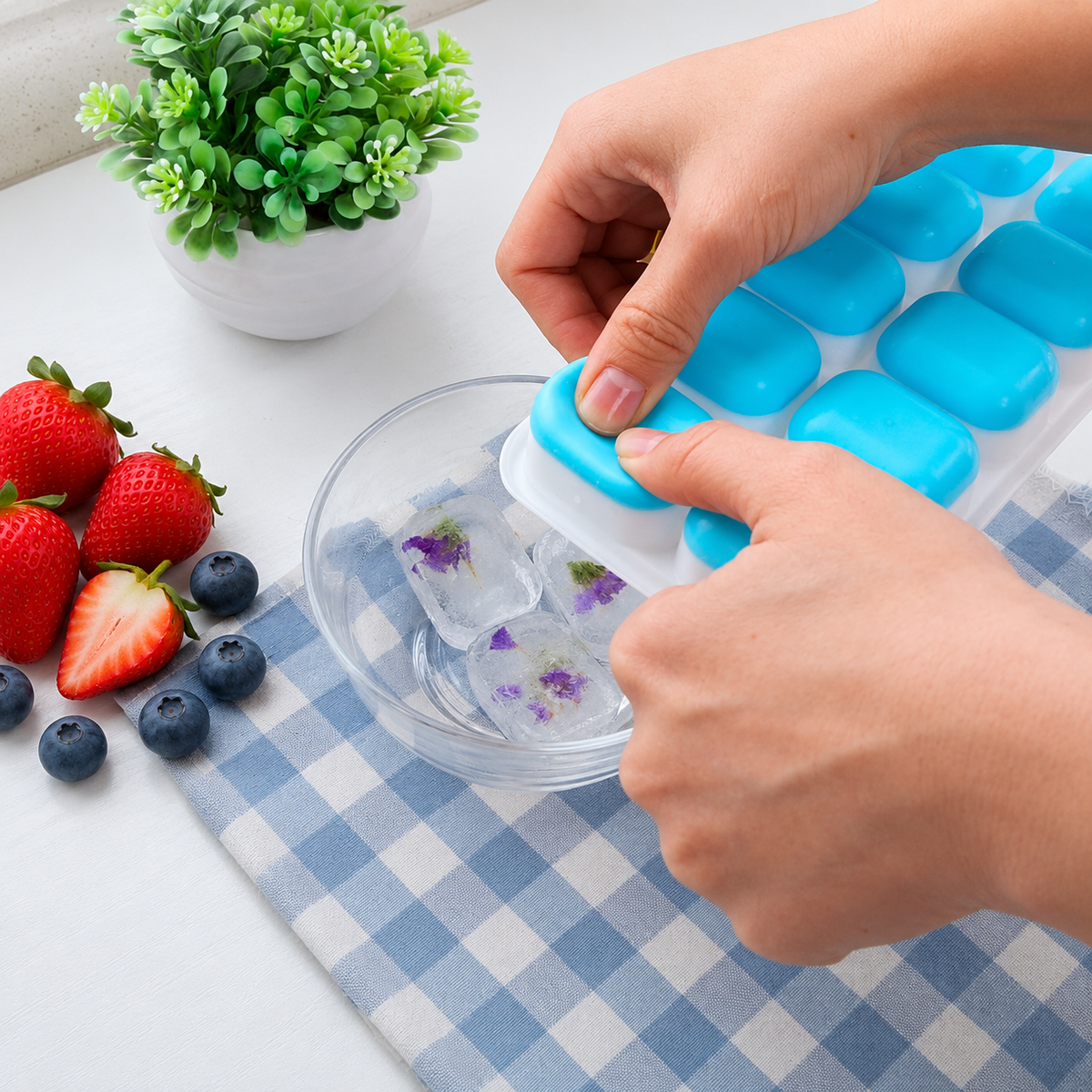 Silicone Ice Cube Tray with Lid Pack of 3